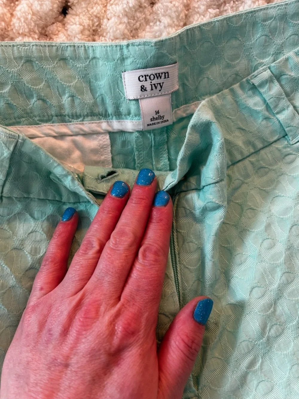 crown & ivy Mint Scalloped Hem Textured Shorts - Picture 2 of 4